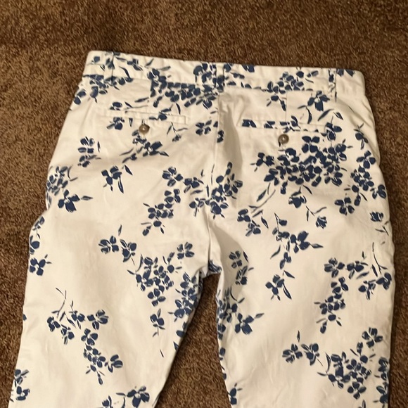 KHAKIS BY GAP. SIZE 10. WHITE WITH NAVY FLOWERS. 97% COTTON. EUC - Picture 4 of 5